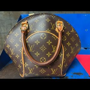 Vintage Louis Vuitton. Ellipse PM. Authentic with dust bag.